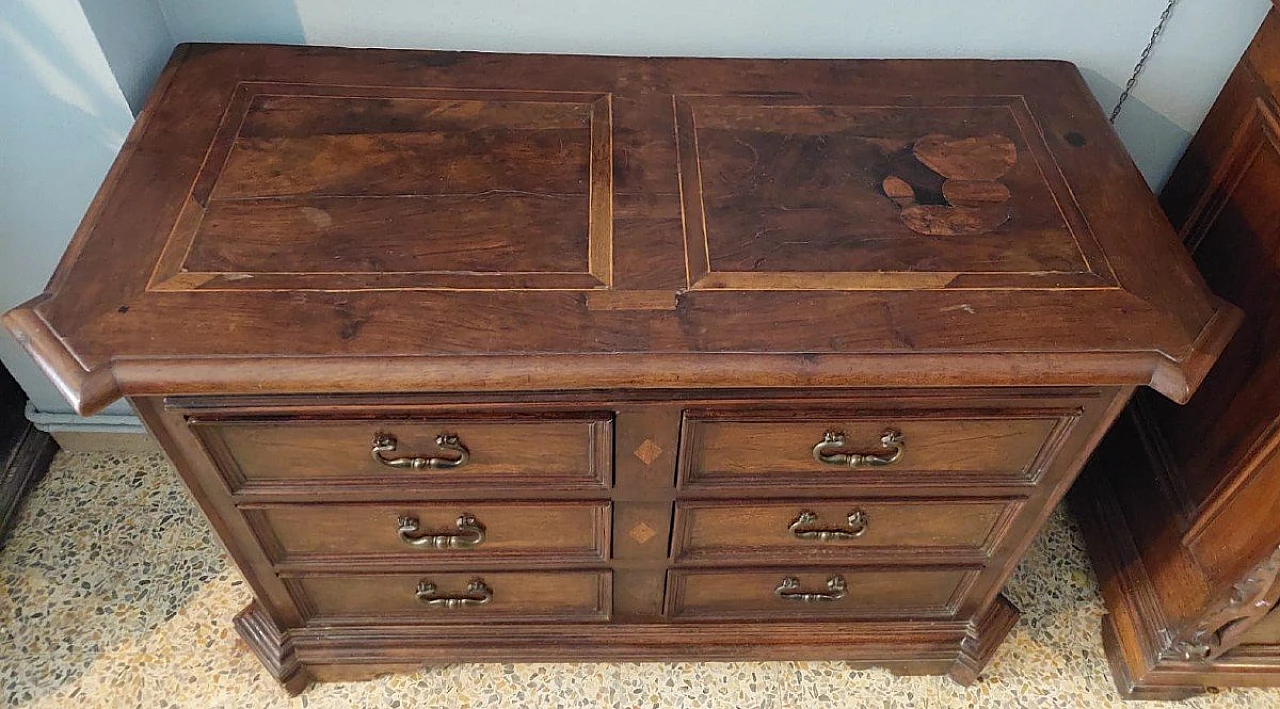 Tuscan paneled and solid walnut commode, 17th century 12