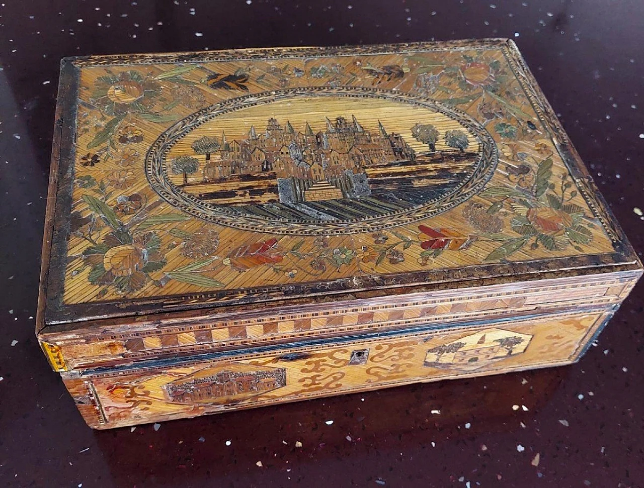 Straw box with inlays, first half of the 19th century 1