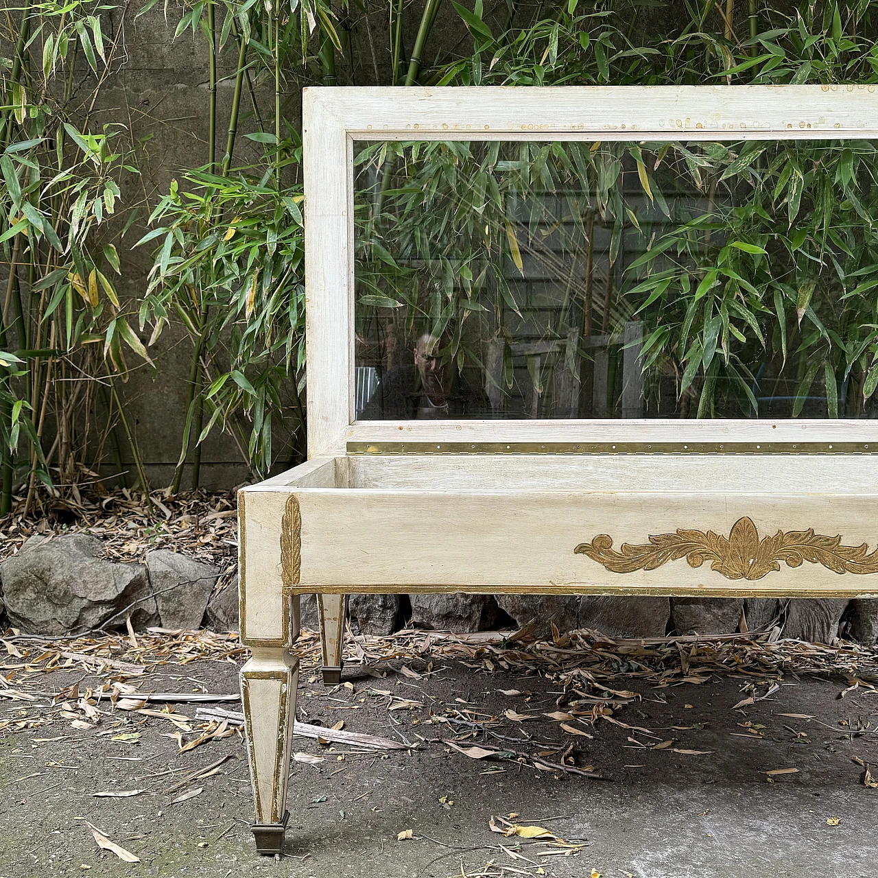 Ivory lacquered wooden coffee table with display stand, early 20th century 2