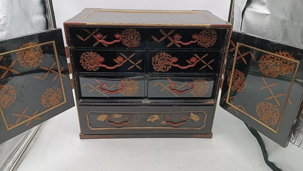 Japanese lacquered wood and copper jewelry cabinet, early 20th century 4