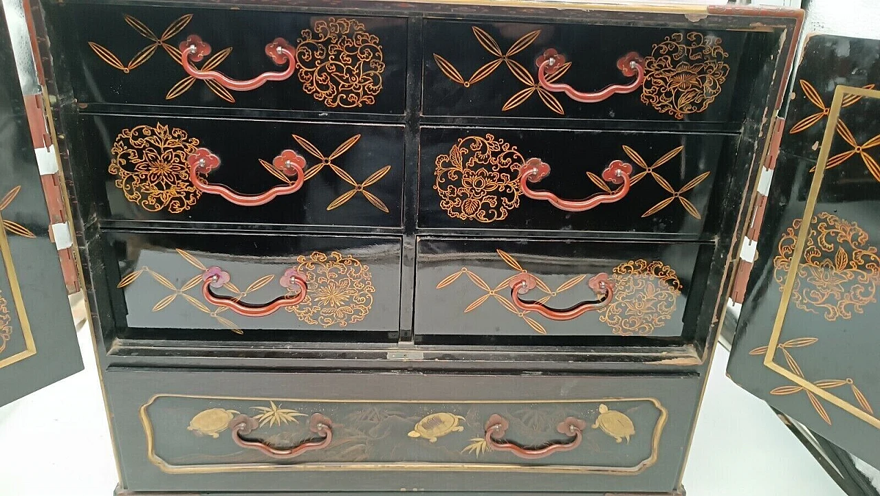 Japanese lacquered wood and copper jewelry cabinet, early 20th century 7