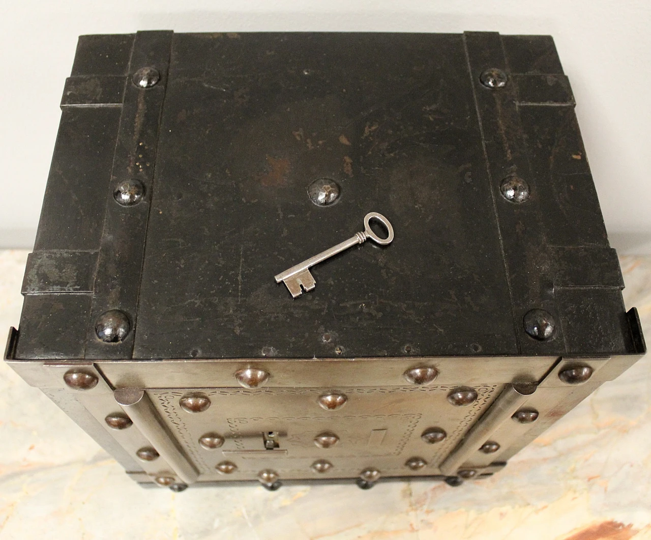 Piedmontese iron studded safe, early 19th century 4