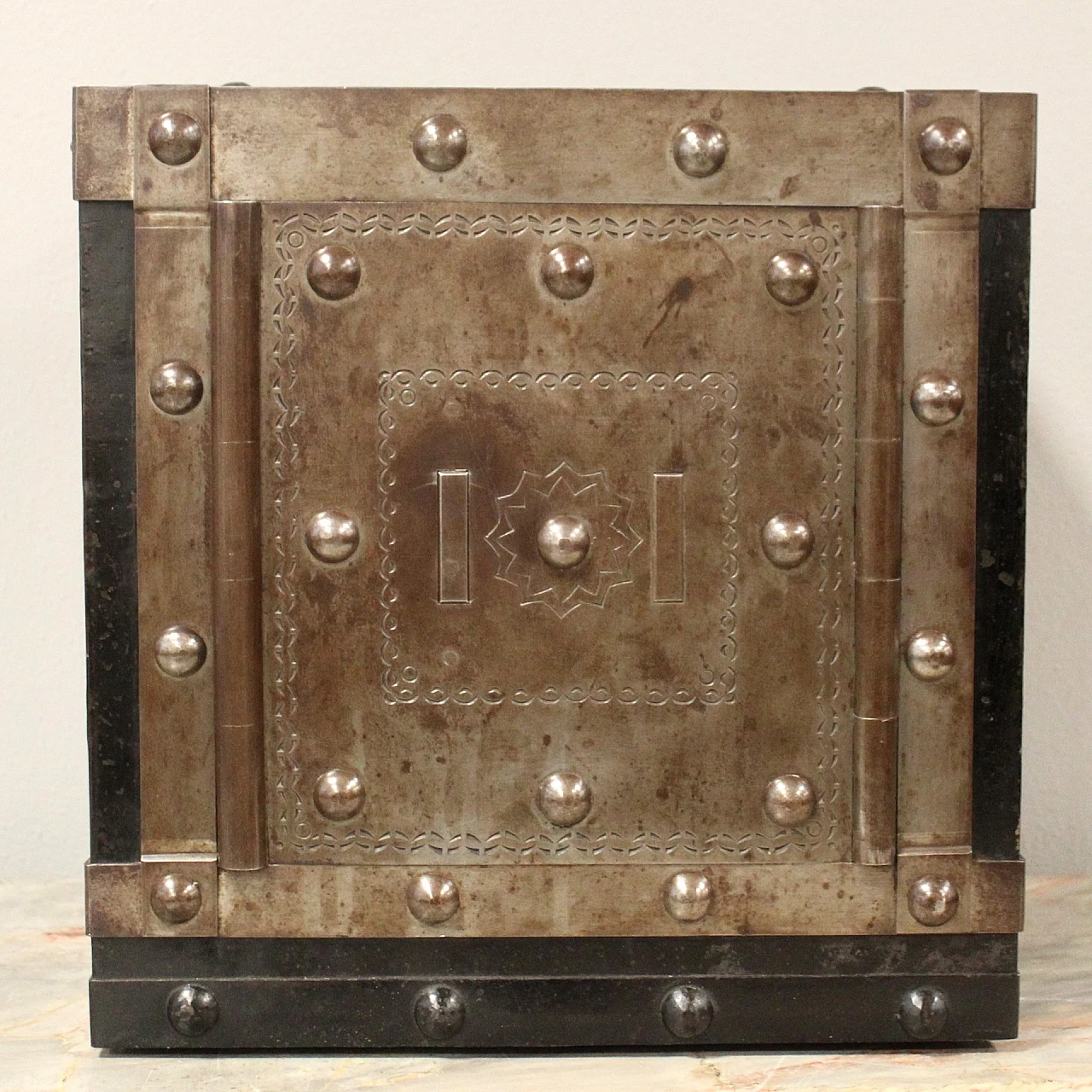 Piedmontese iron studded safe, early 19th century 5