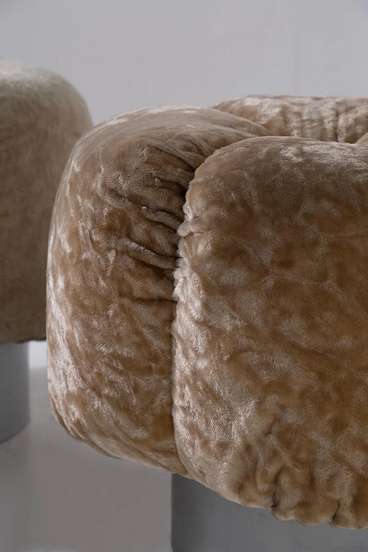 Pair of velvet flower-shaped poufs, 1970s 5