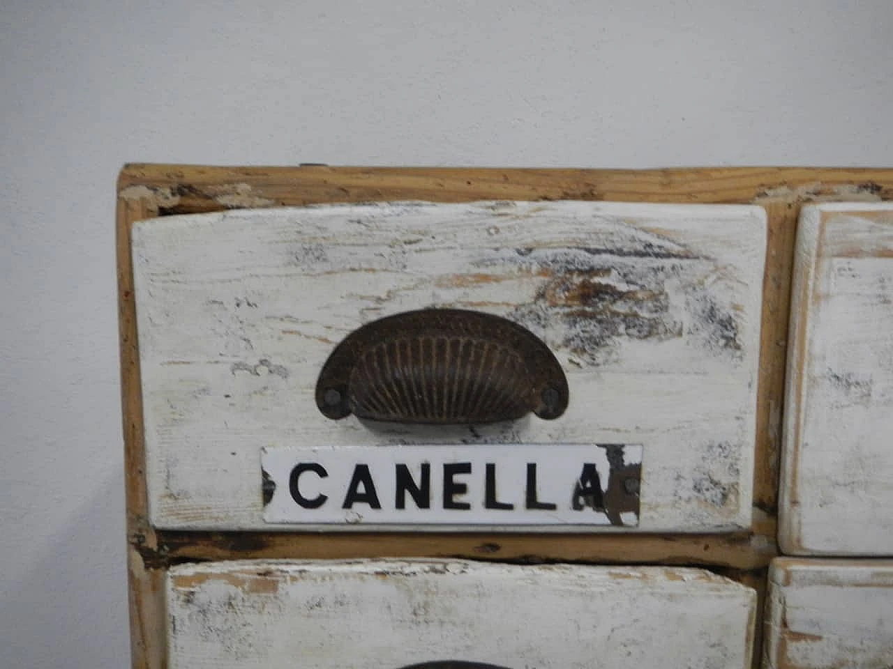 Cassettiera da merceria in legno di abete naturale e metallo, anni '50 6