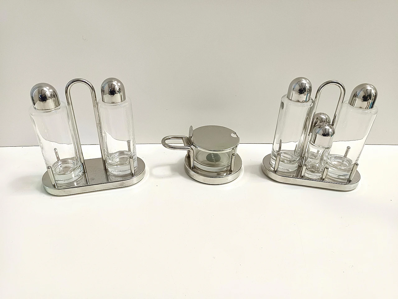 Coppia di menage da tavola con formaggiera di E. Sottsass per Alessi 4