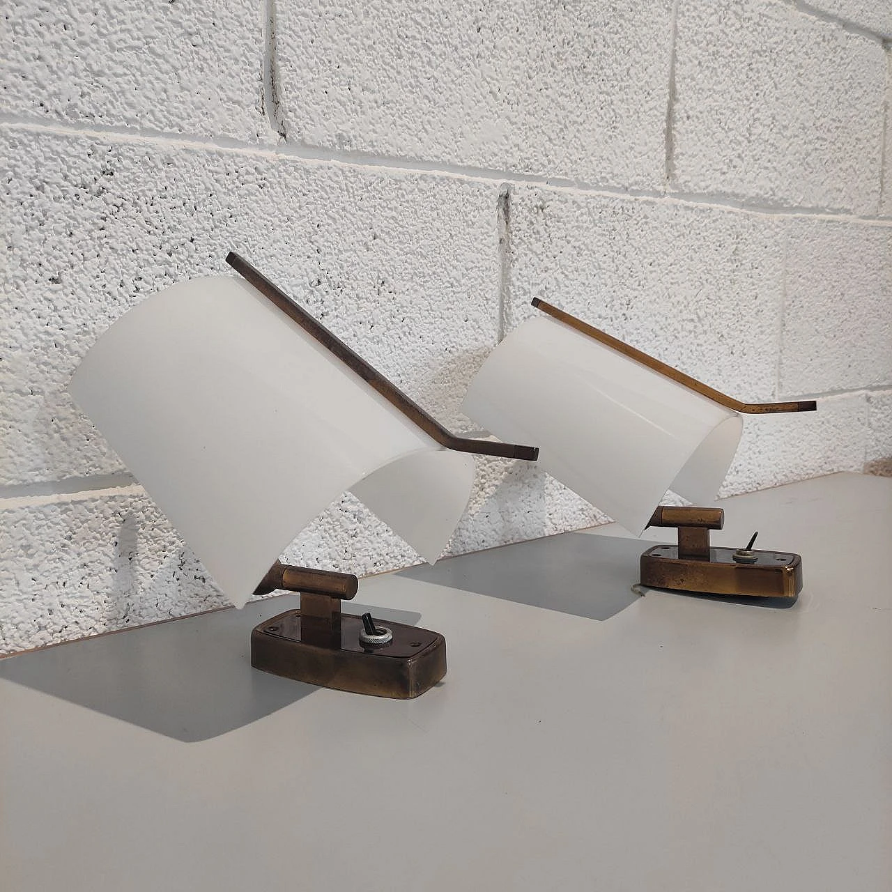 Pair of perspex and metal 2095 wall lights by Stilnovo, 1950s 3