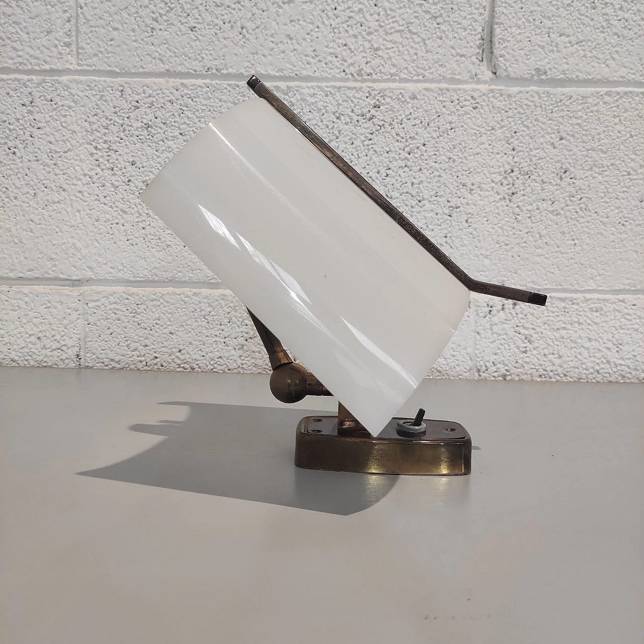 Pair of perspex and metal 2095 wall lights by Stilnovo, 1950s 4