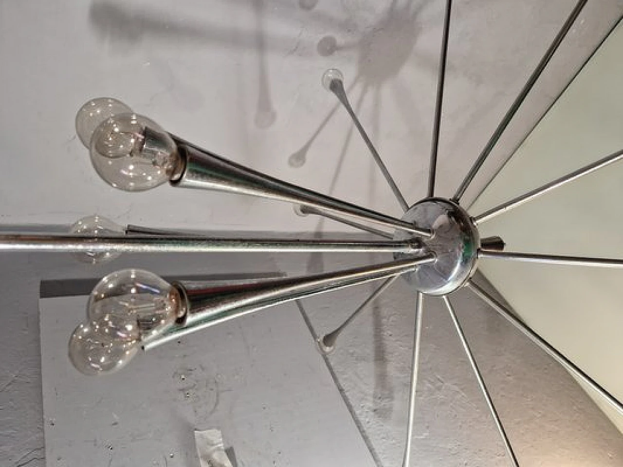 Lampadario Sputnik in ottone di Oscar Torlasco, anni '60 5