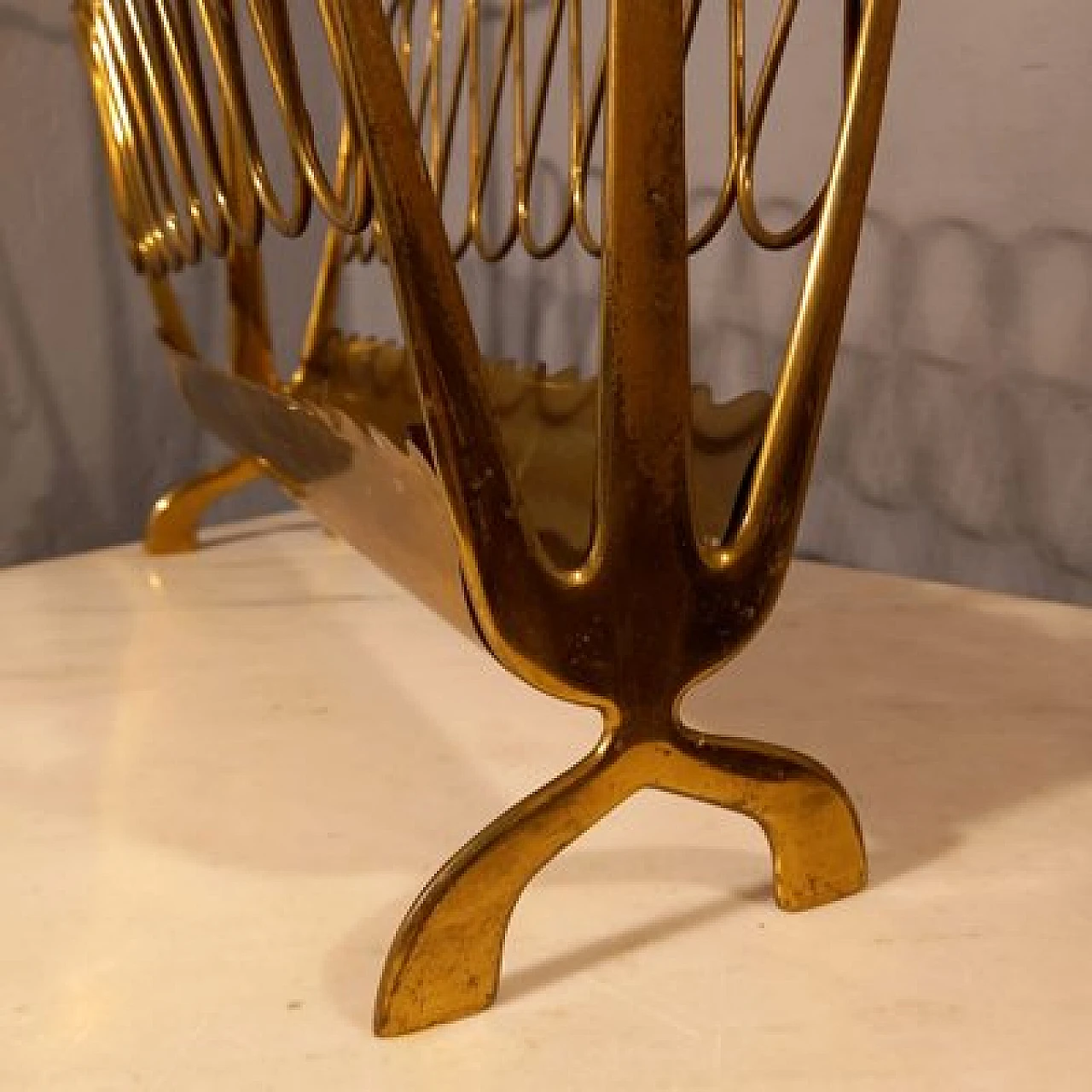 Magazine rack in gilded brass by Gio Ponti, 1950s 6