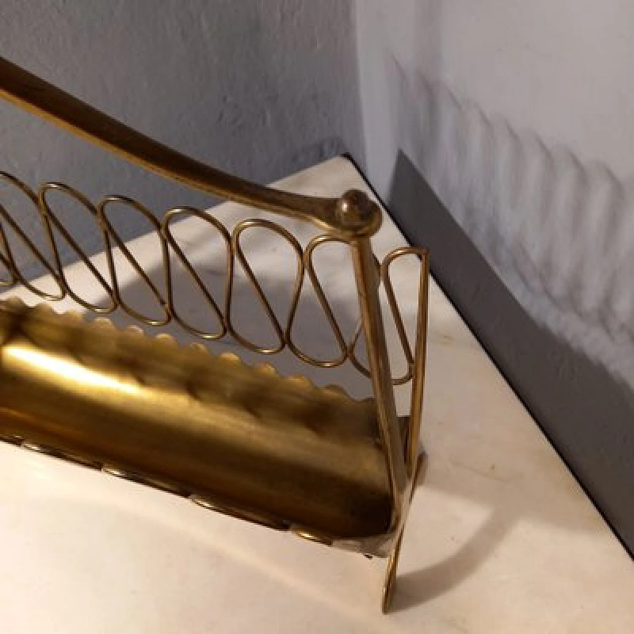 Magazine rack in gilded brass by Gio Ponti, 1950s 8