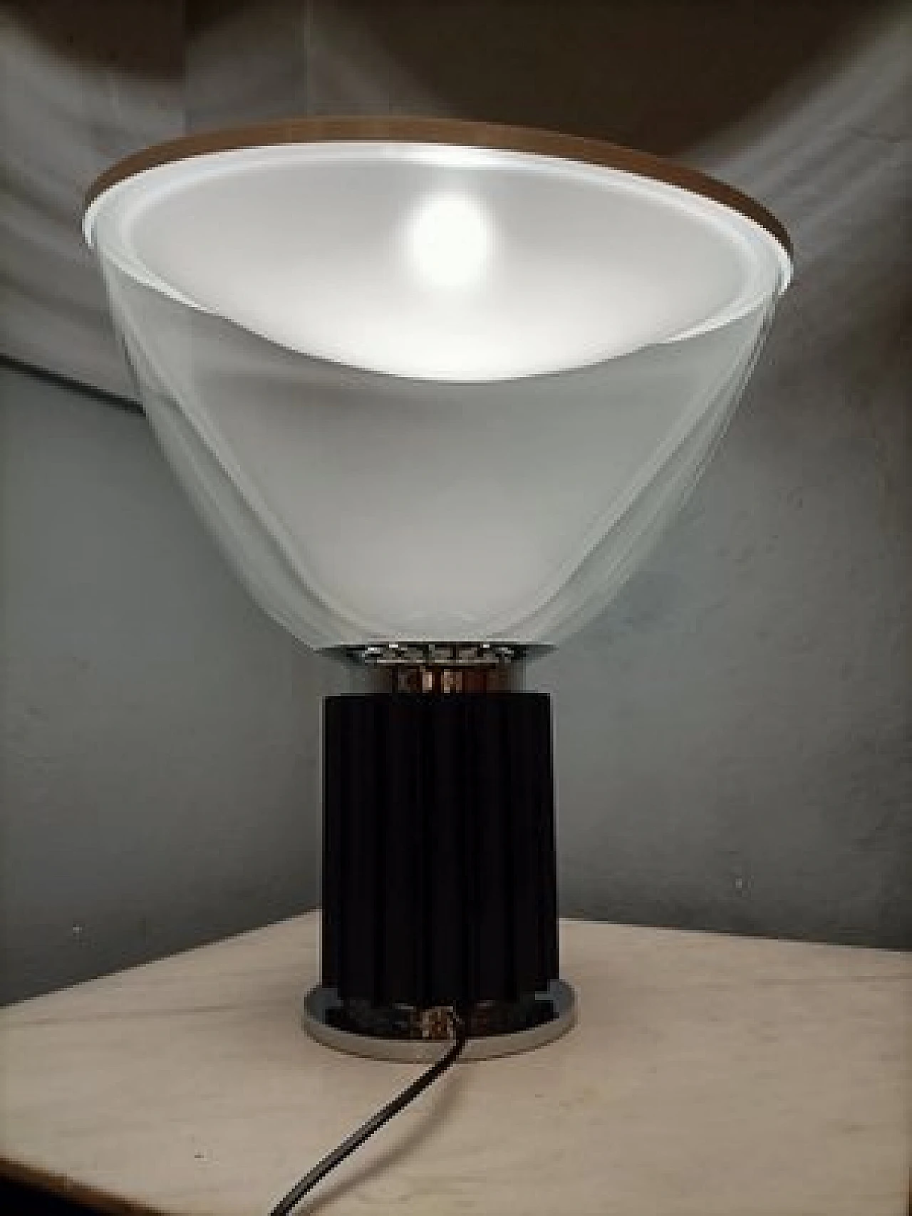 Lampada da tavolo Taccia in vetro di A. Castiglioni per Flos, anni '90 15