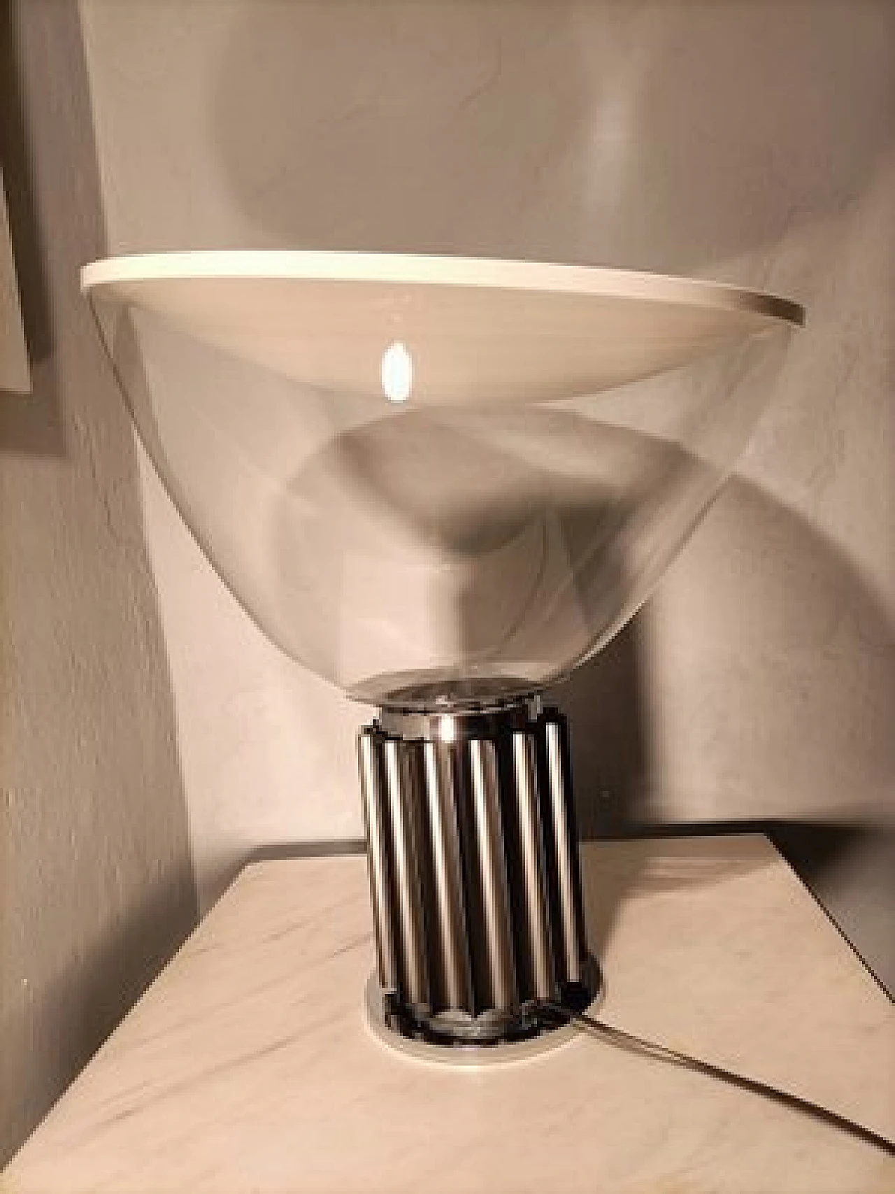 Lampada da tavolo Taccia in vetro di A. Castiglioni per Flos, anni '90 16