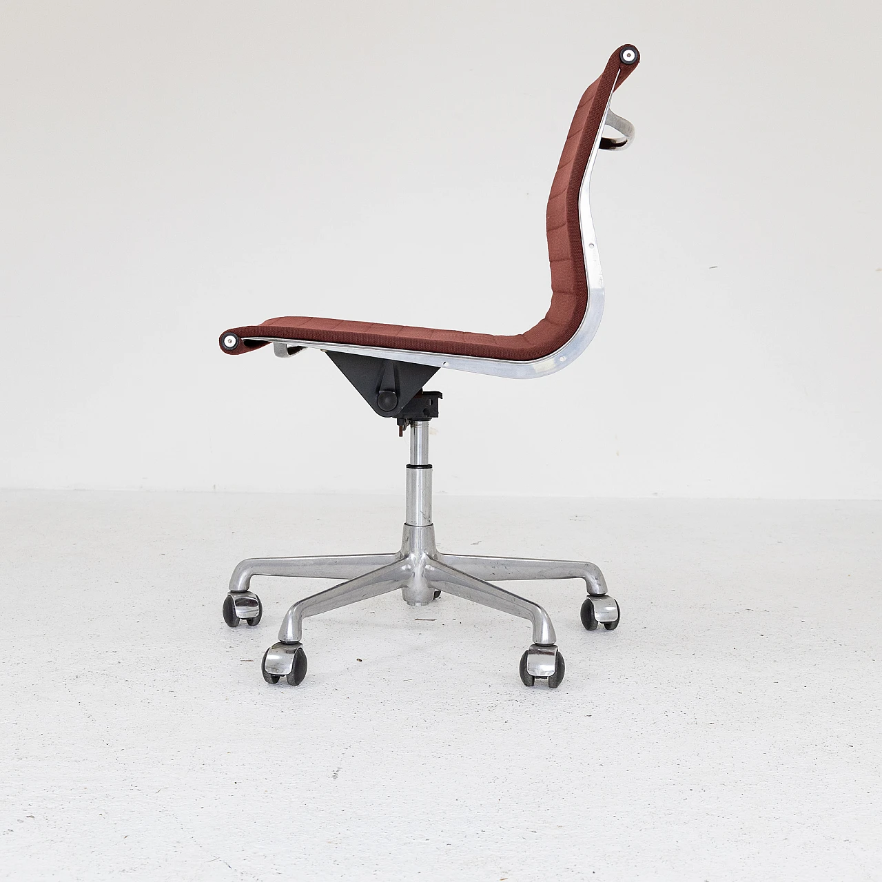 Office chair by Charles & Ray Eames for ICF, 1980s 5