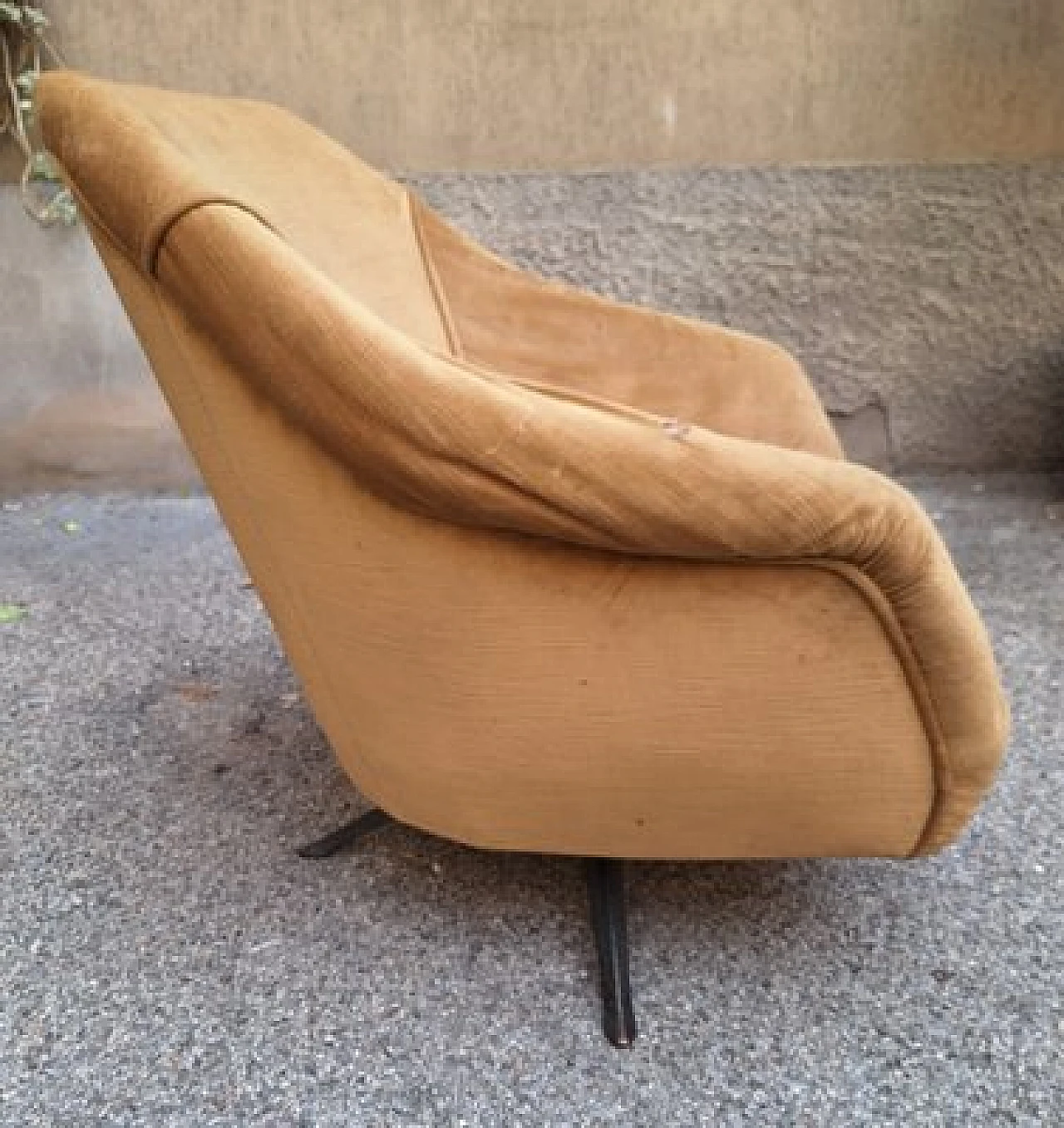 P32 armchair in iron and brown fabric by O. Borsani for Tecno, 1948 4