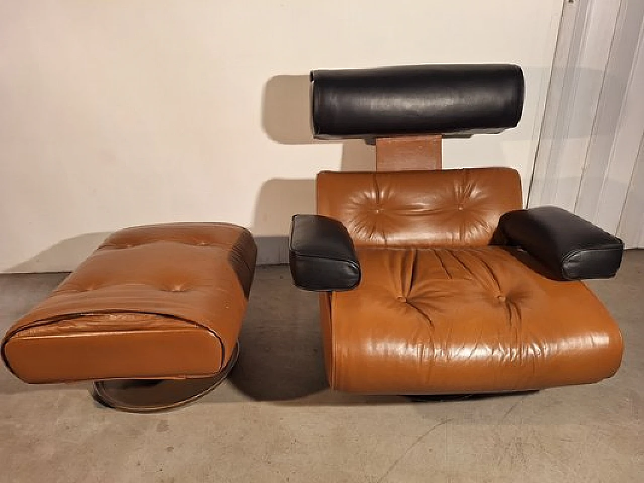 PA103 armchair with pouf in leather by O. Borsani for Tecno, 1960s 6