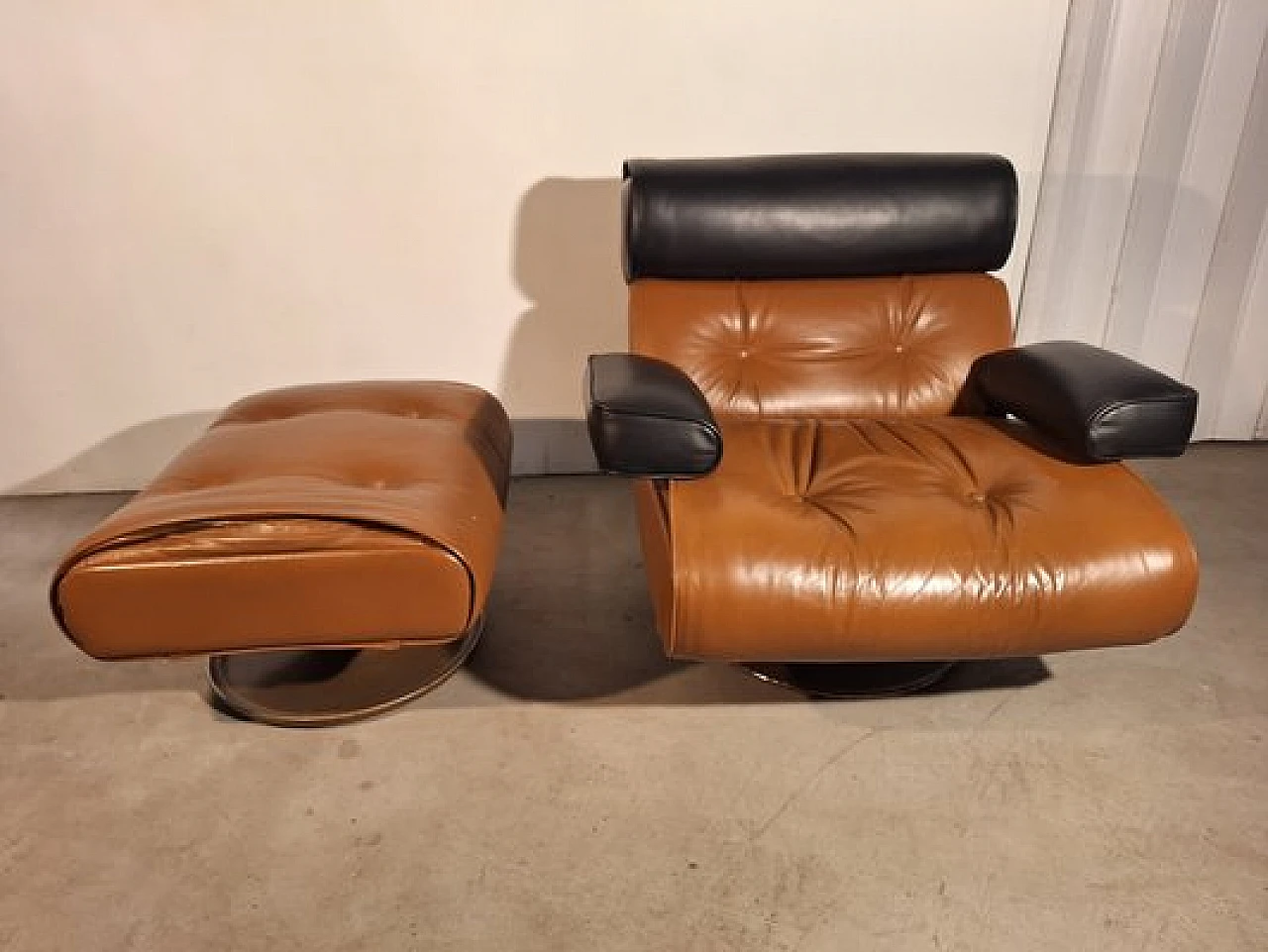 PA103 armchair with pouf in leather by O. Borsani for Tecno, 1960s 9