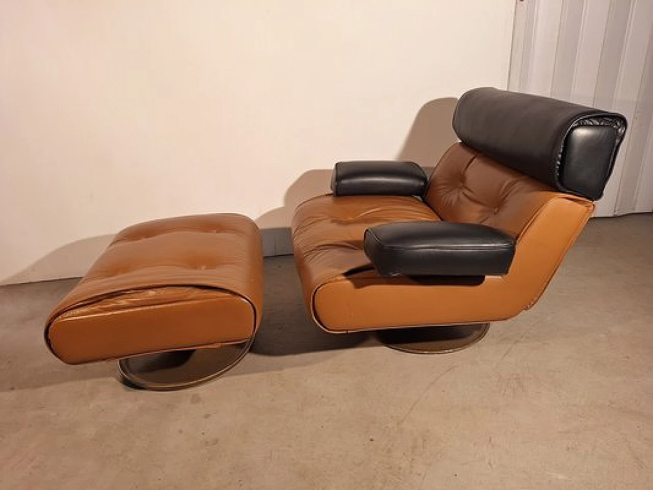 PA103 armchair with pouf in leather by O. Borsani for Tecno, 1960s 11