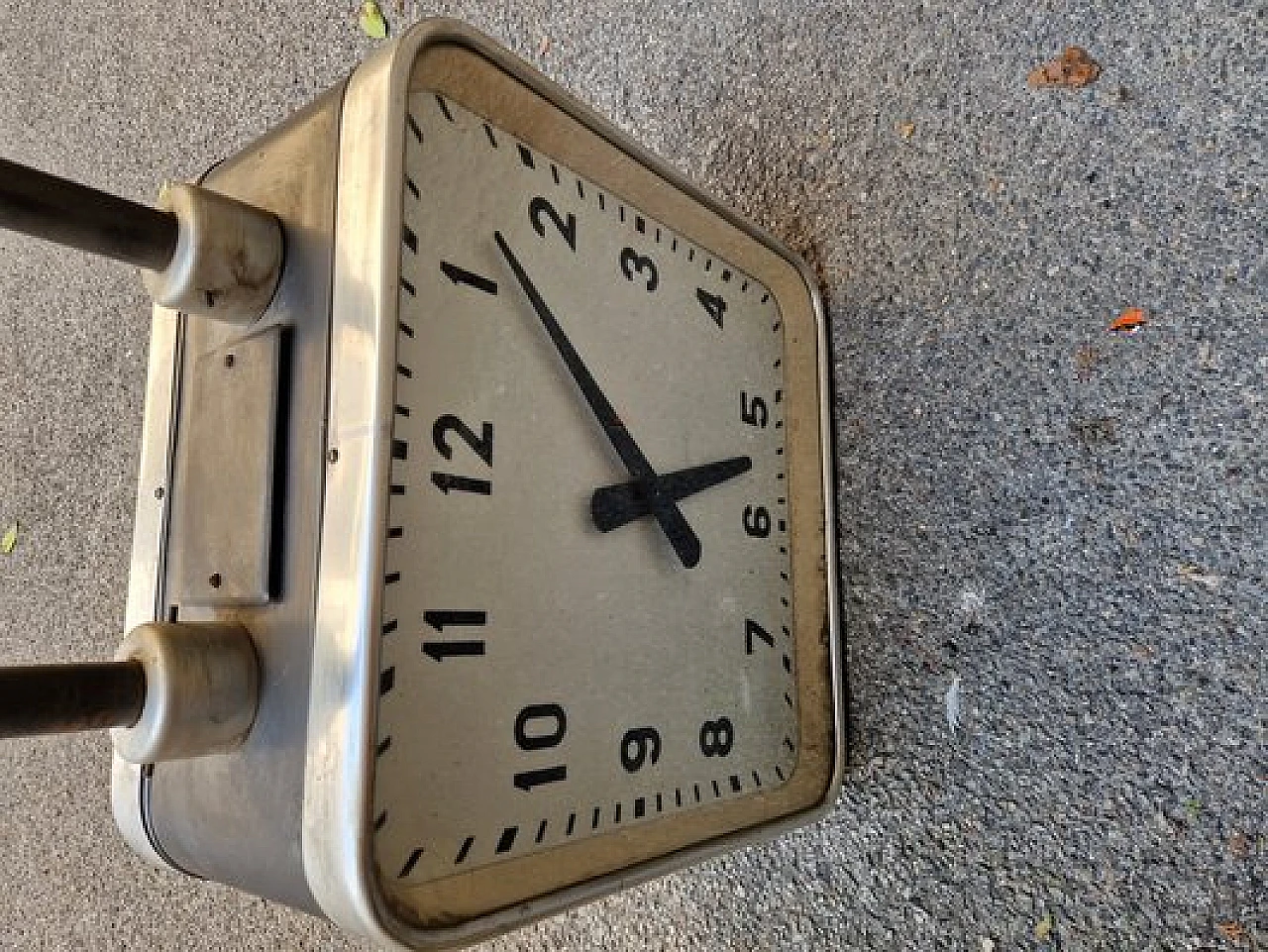 Ceiling clock in aluminum by Gio Ponti for Enrico Boselli, 1940s 4