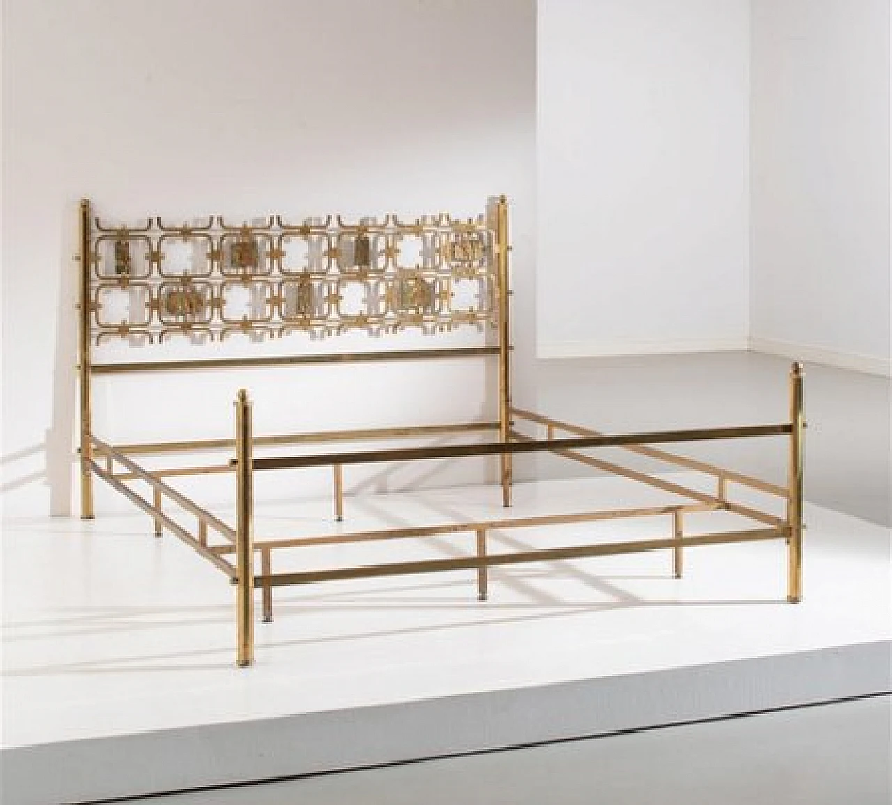 Double Bed in laquered brass by O. Borsani for Tecno, 1950s 1