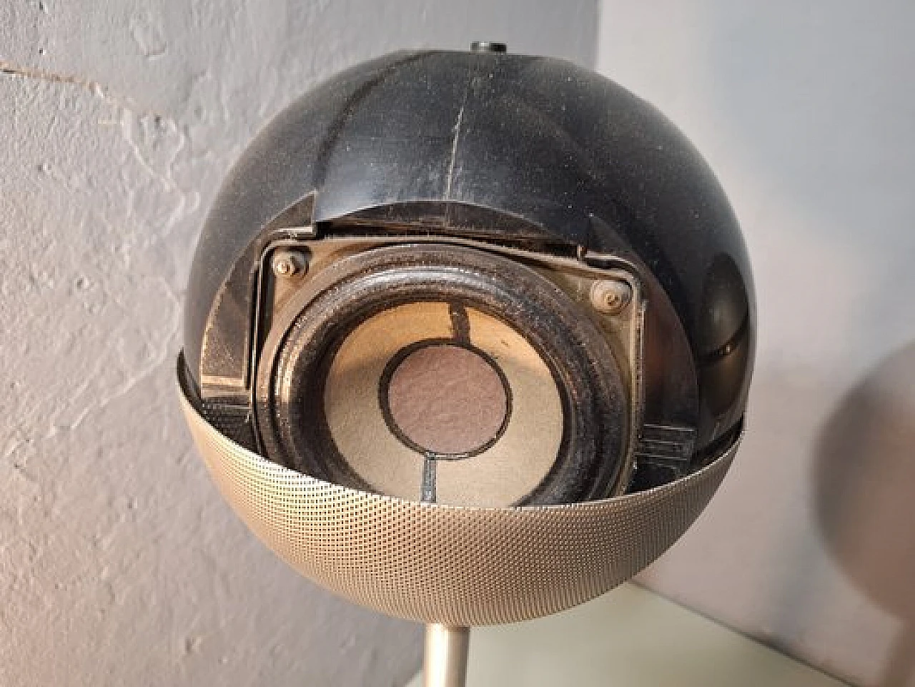 Pair of iron spherical floor speakers from Grunding, 1970s 16