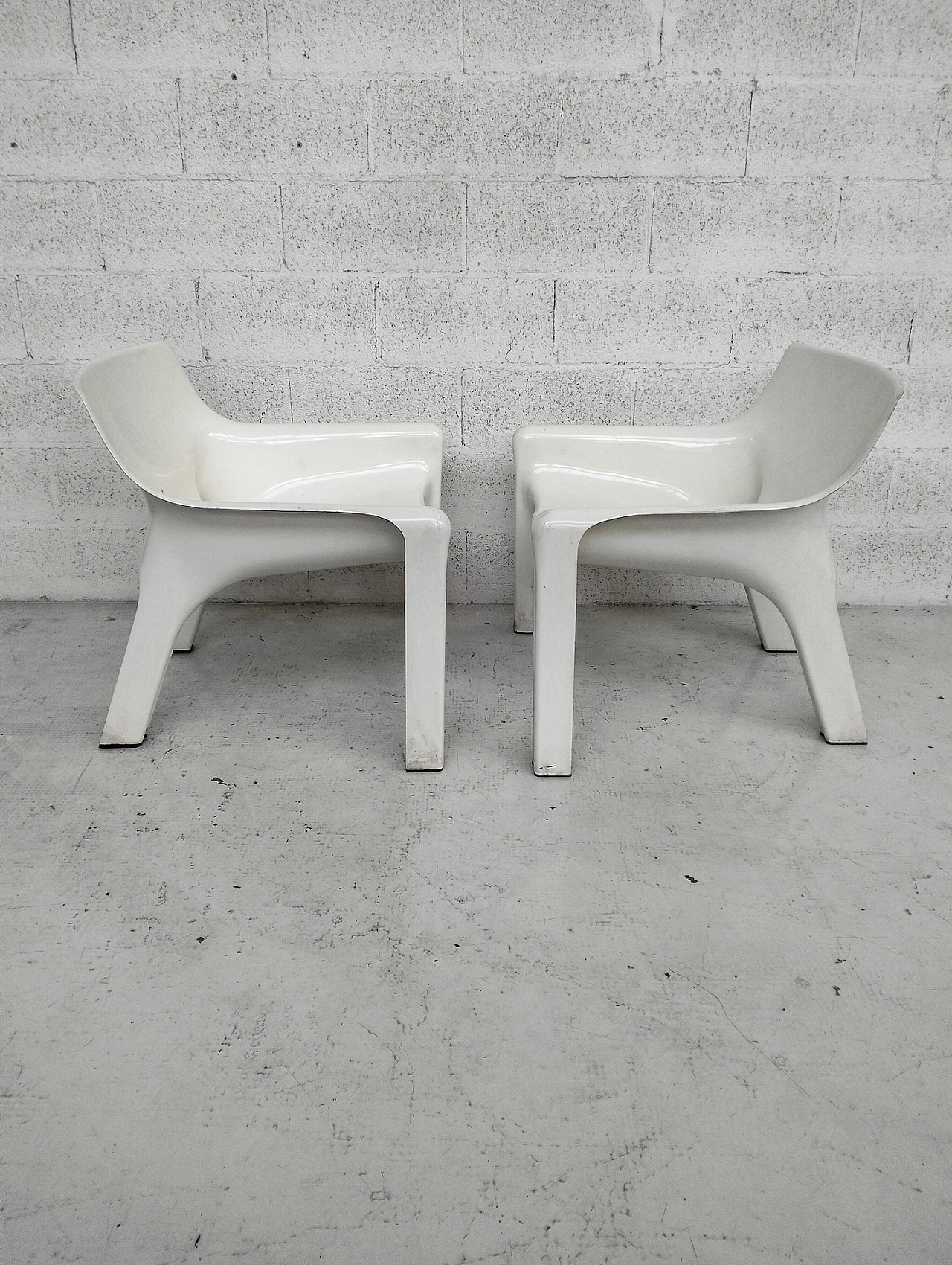 Pair of Vicario armchairs by Vico Magistretti for Artemide, 1970s 8