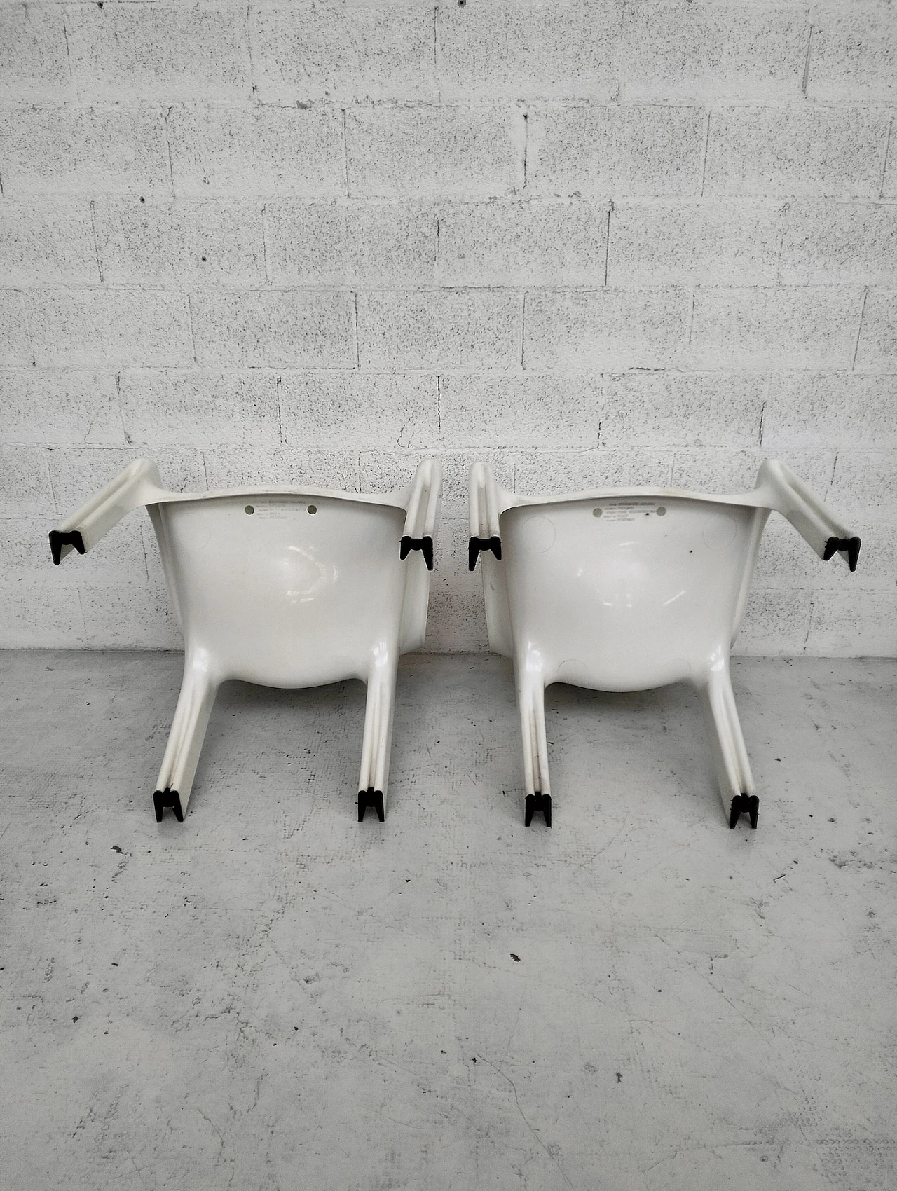 Pair of Vicario armchairs by Vico Magistretti for Artemide, 1970s 13