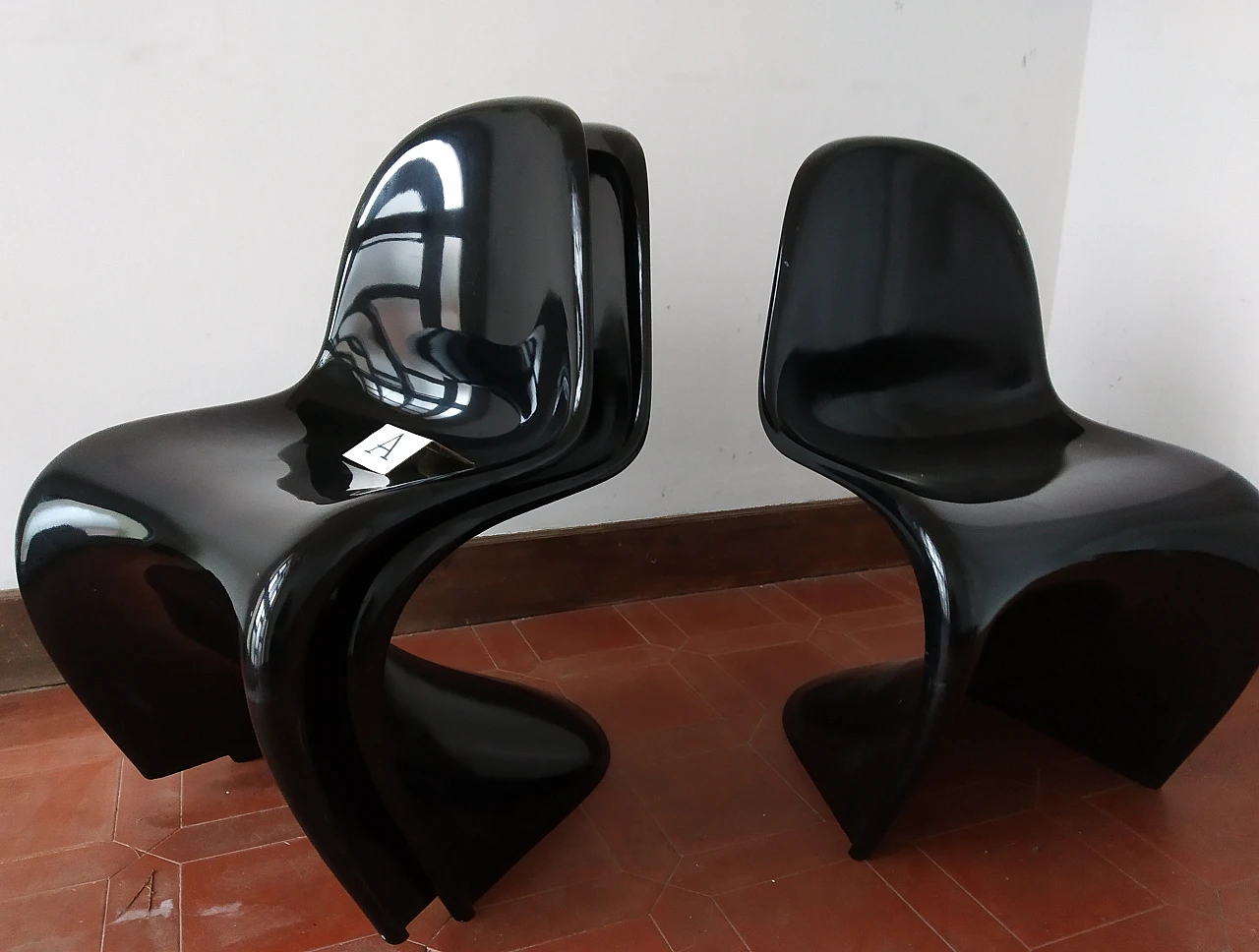 Coppia di sedie Panton Chair Classic nero lucido di Vitra, anni '90 25