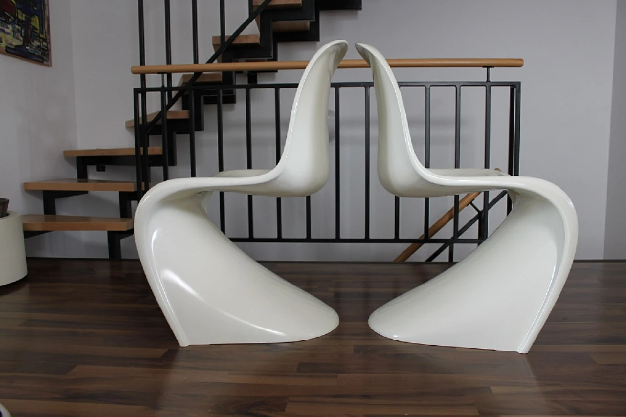 Pair of glossy white Panton Chair Classic chairs by Vitra, 1990s 8