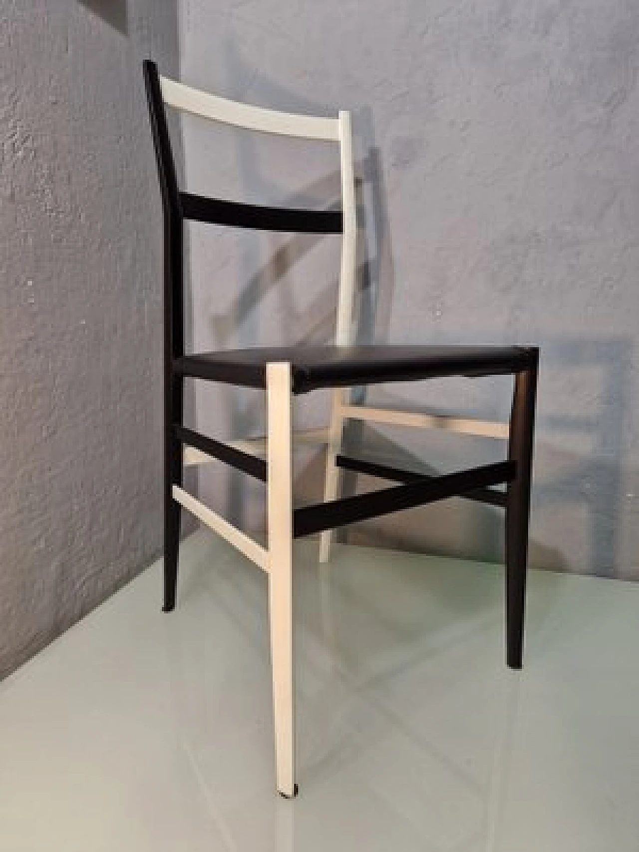 Sedia Superleggera bianca e nera di Gio Ponti per Cassina, anni '90 1