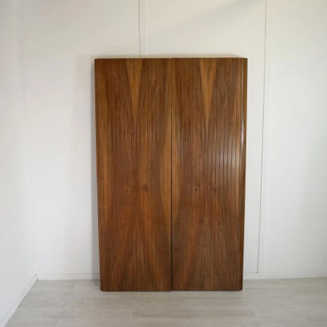 Pair of walnut panels in the style of Gio Ponti, 1960s 1