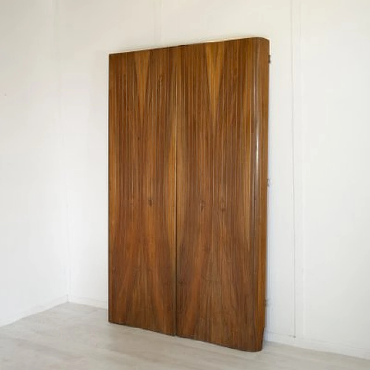 Pair of walnut panels in the style of Gio Ponti, 1960s 5