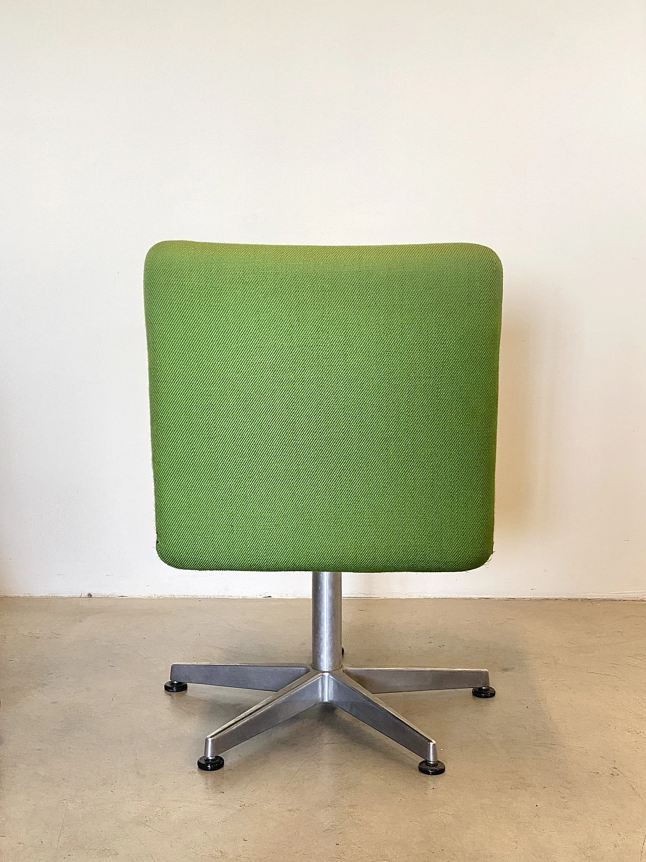 Steel and green fabric swivel chair, 1970s 9