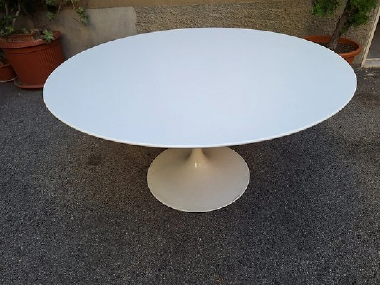 Tulip table in white laminate by Eero Saarinen for Knoll, 1960s 1