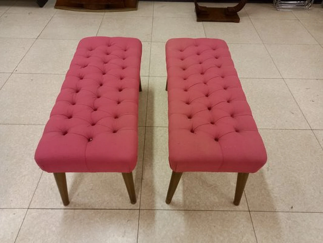 Coppia di Panche in tessuto rosa con gambe coniche in legno, anni '50 6