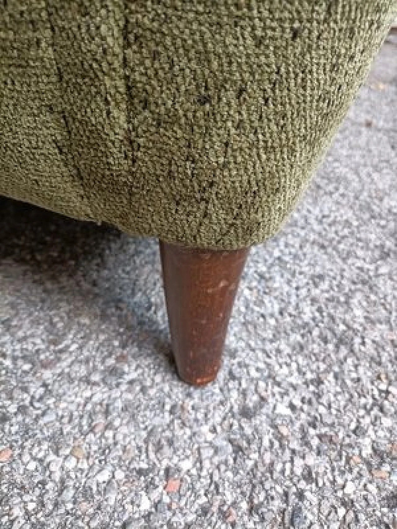 Poltrona in tessuto verde con gambe in legno di Paolo Buffa, anni '50 5