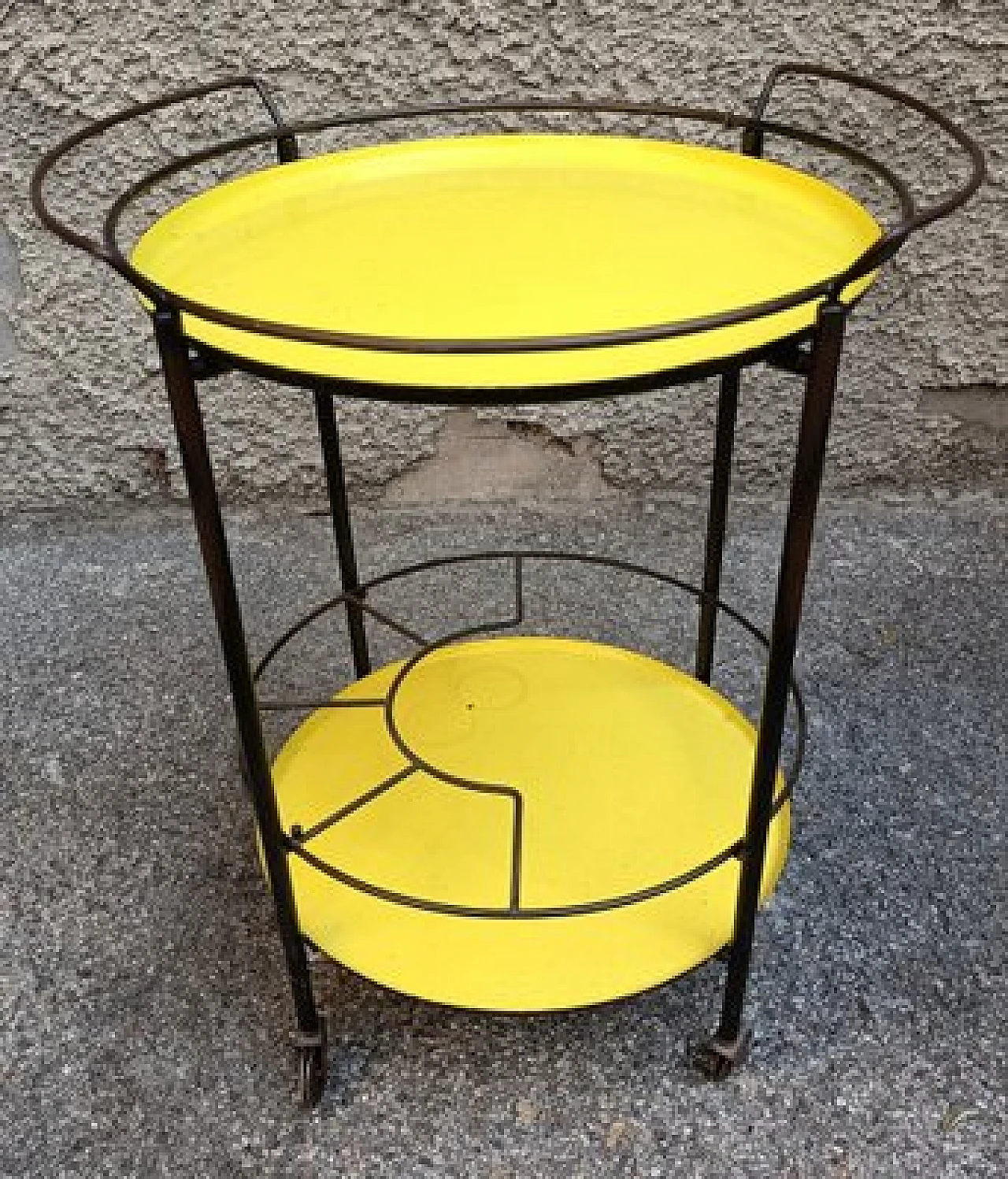 Carrello in ottone e ferro laccato giallo con portabottiglie, anni '60 3