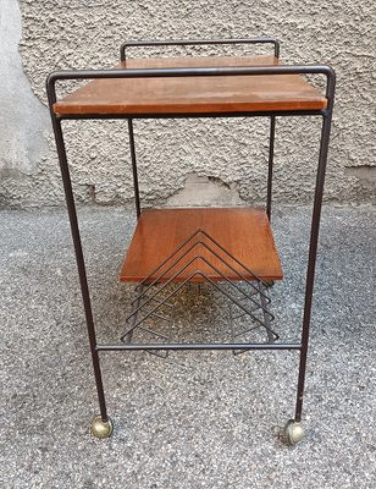 Carrello portariviste in ferro e legno, anni '60 3