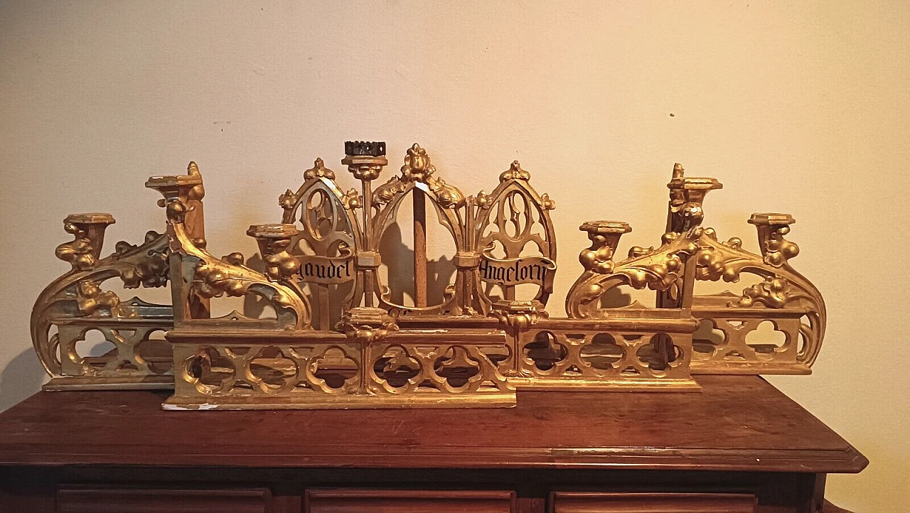 3 Candelabri da altare Neogotici in legno dorato, prima metà dell'800 14