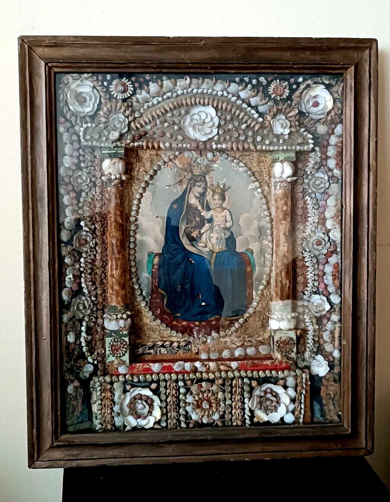 Case with Madonna and Child engraving, shells and coral, 19th century 2