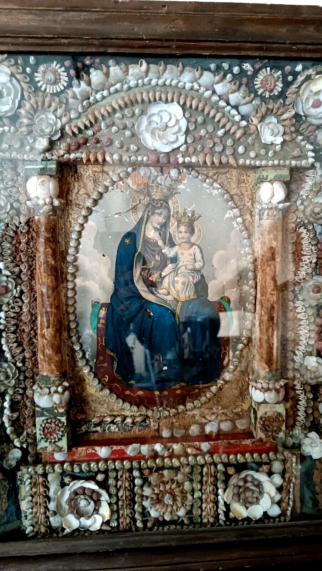 Case with Madonna and Child engraving, shells and coral, 19th century 3