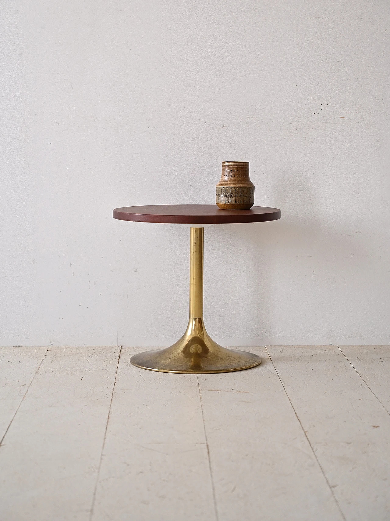 Round leather and metal coffee table, 1960s 1