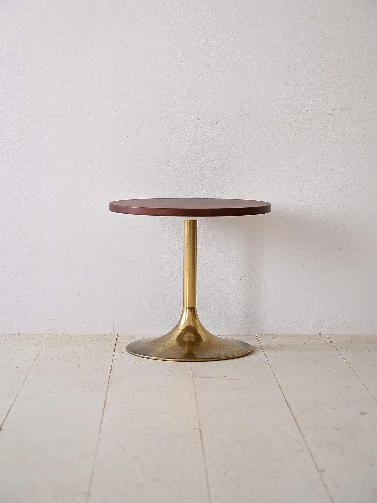 Round leather and metal coffee table, 1960s 2