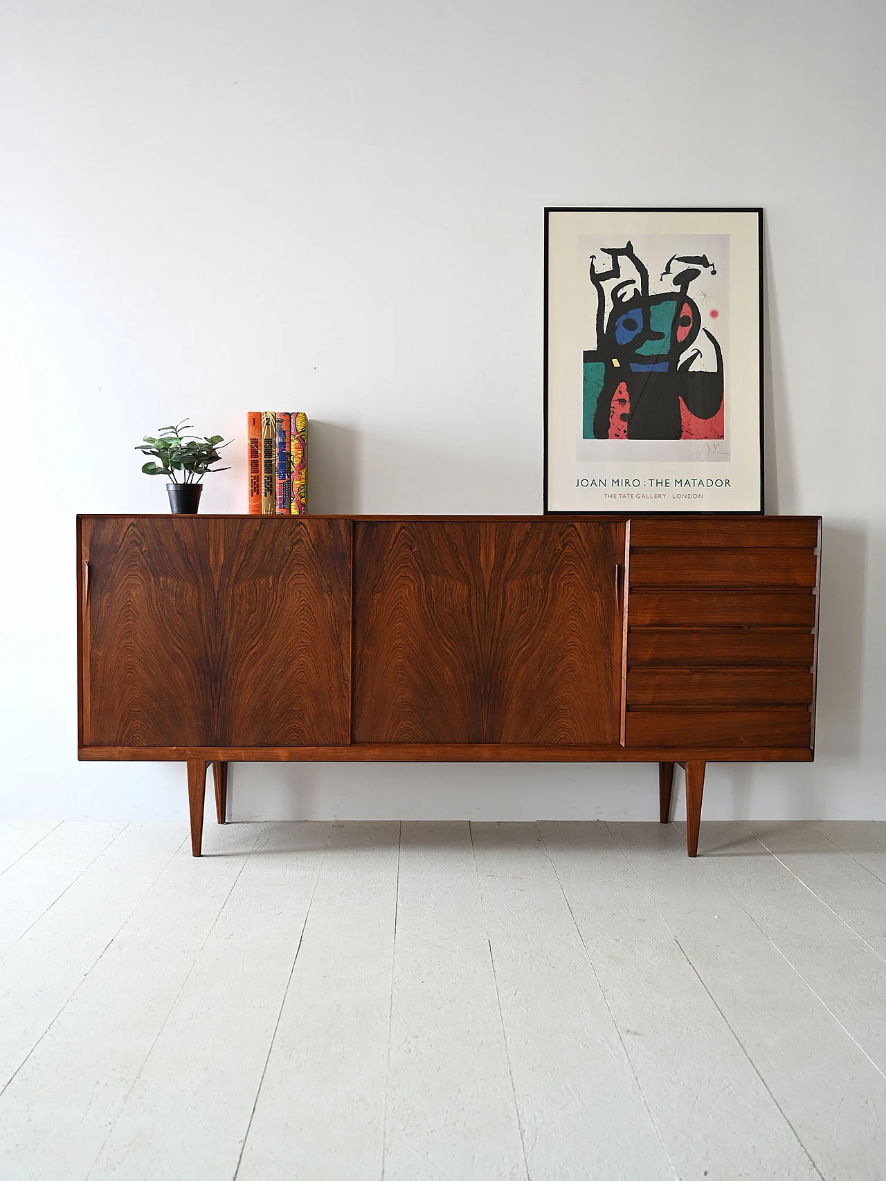 Credenza danese in palissandro con ante e cassetti, anni '60 1