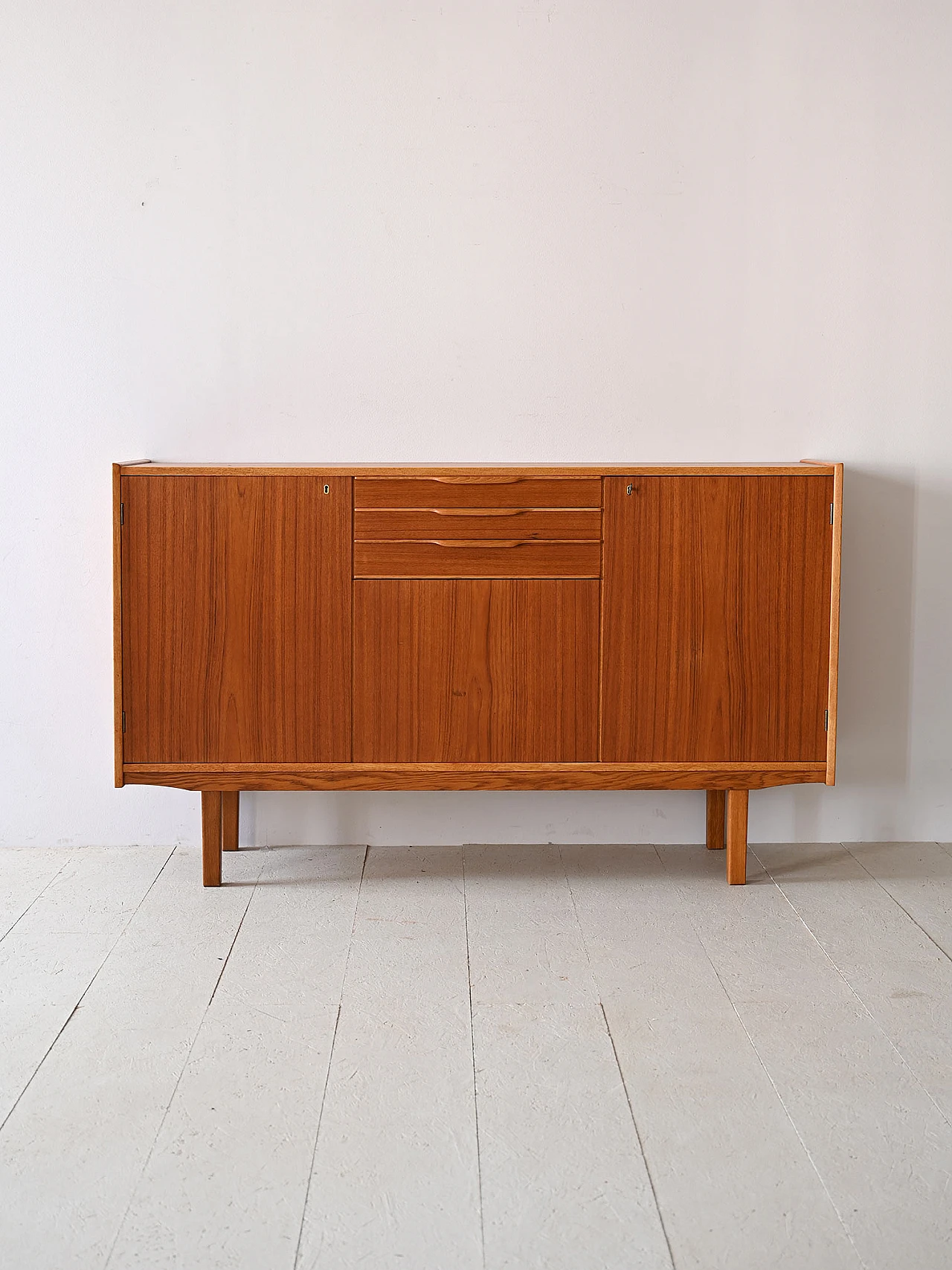 Credenza scandinava in teak con profili in rovere, anni '60 2