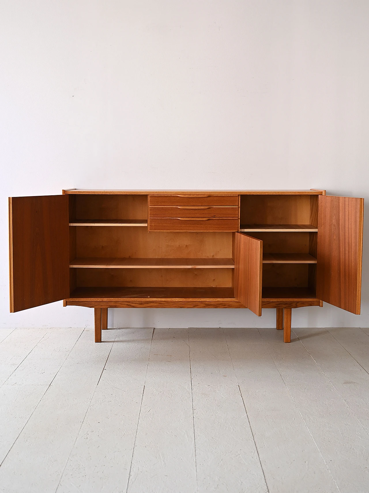 Credenza scandinava in teak con profili in rovere, anni '60 3