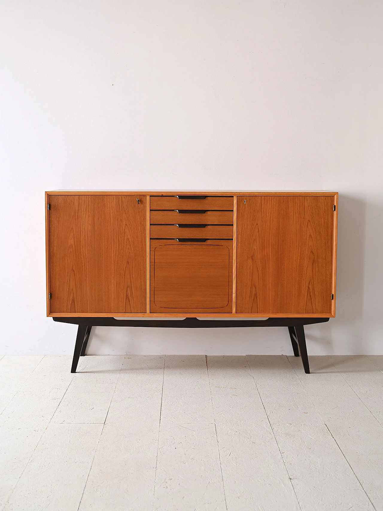 Credenza scandinava in teak con dettagli neri, anni '60 2