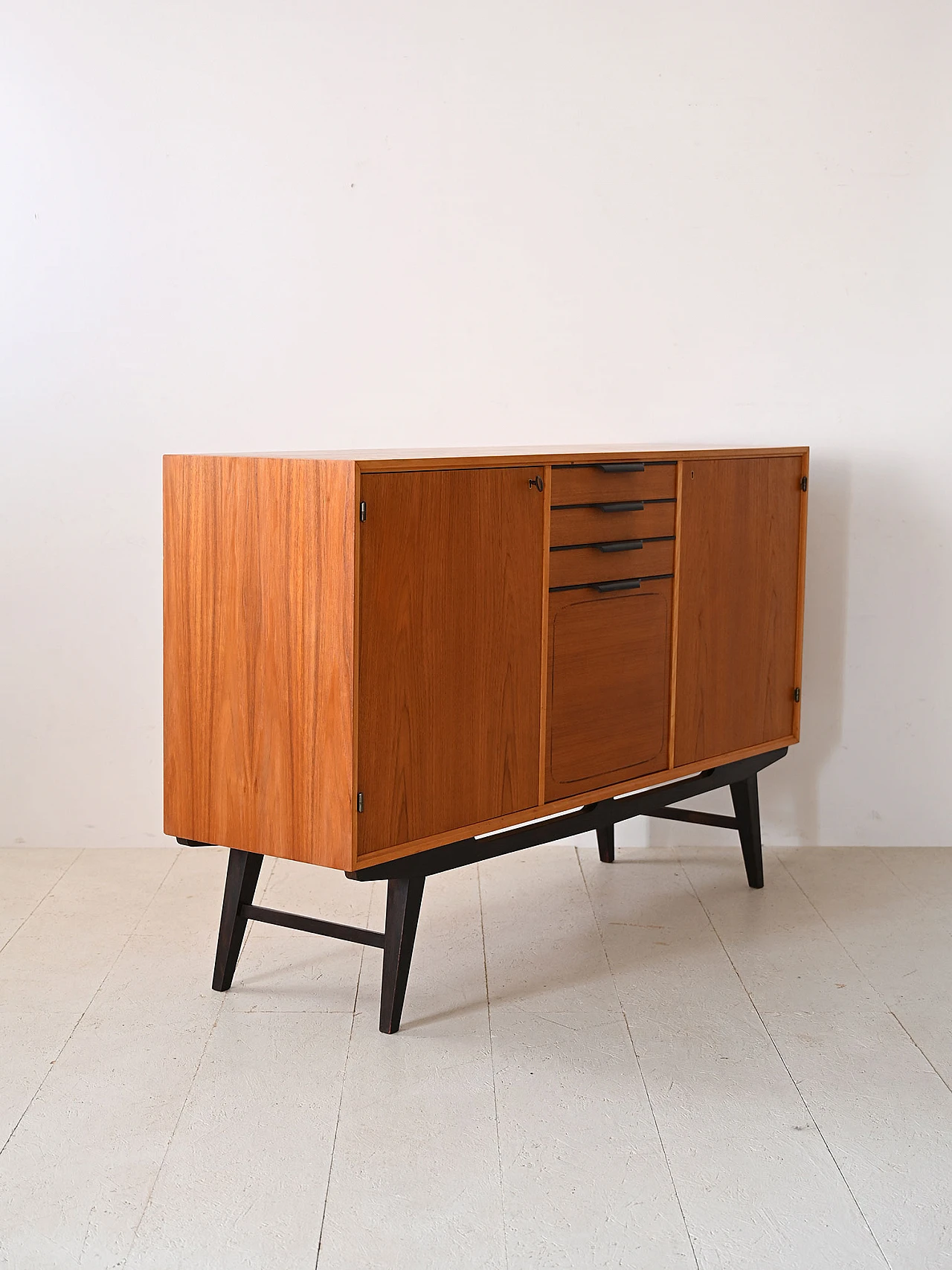 Credenza scandinava in teak con dettagli neri, anni '60 4