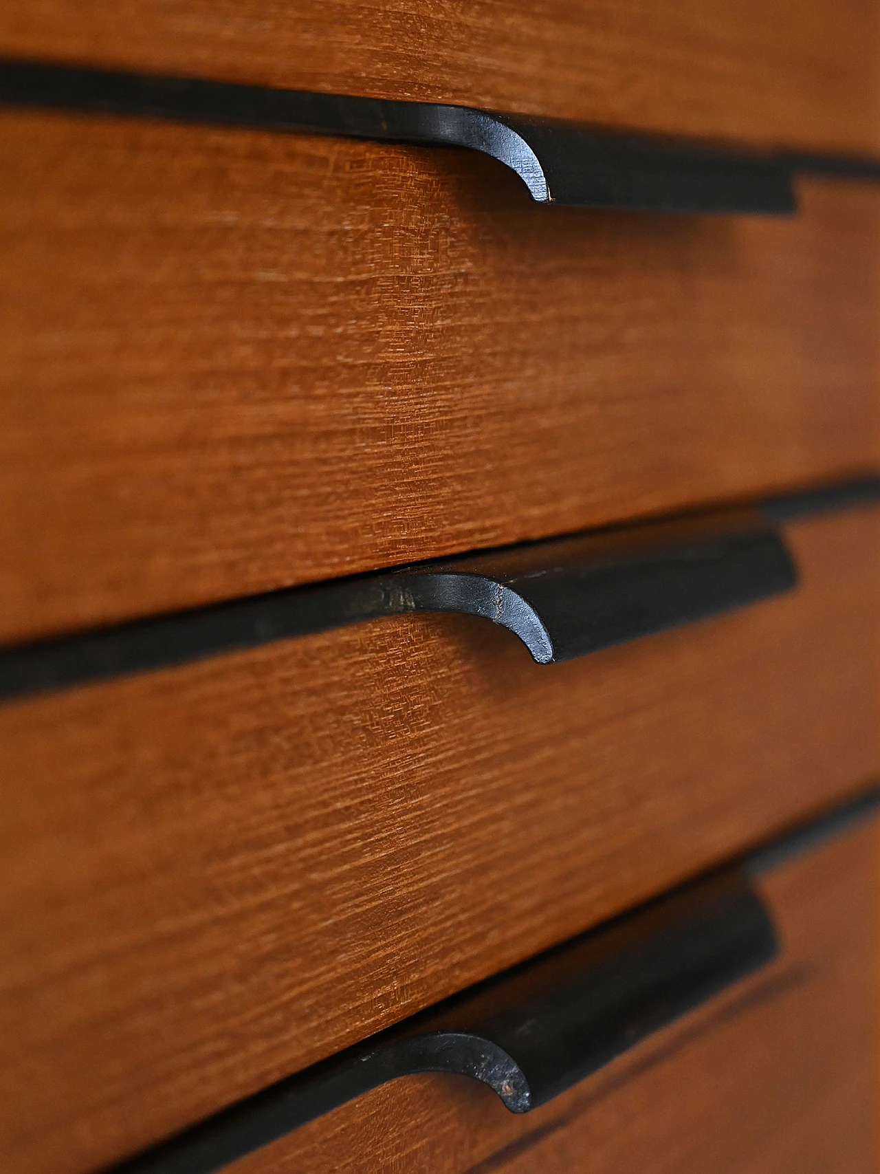 Credenza scandinava in teak con dettagli neri, anni '60 10