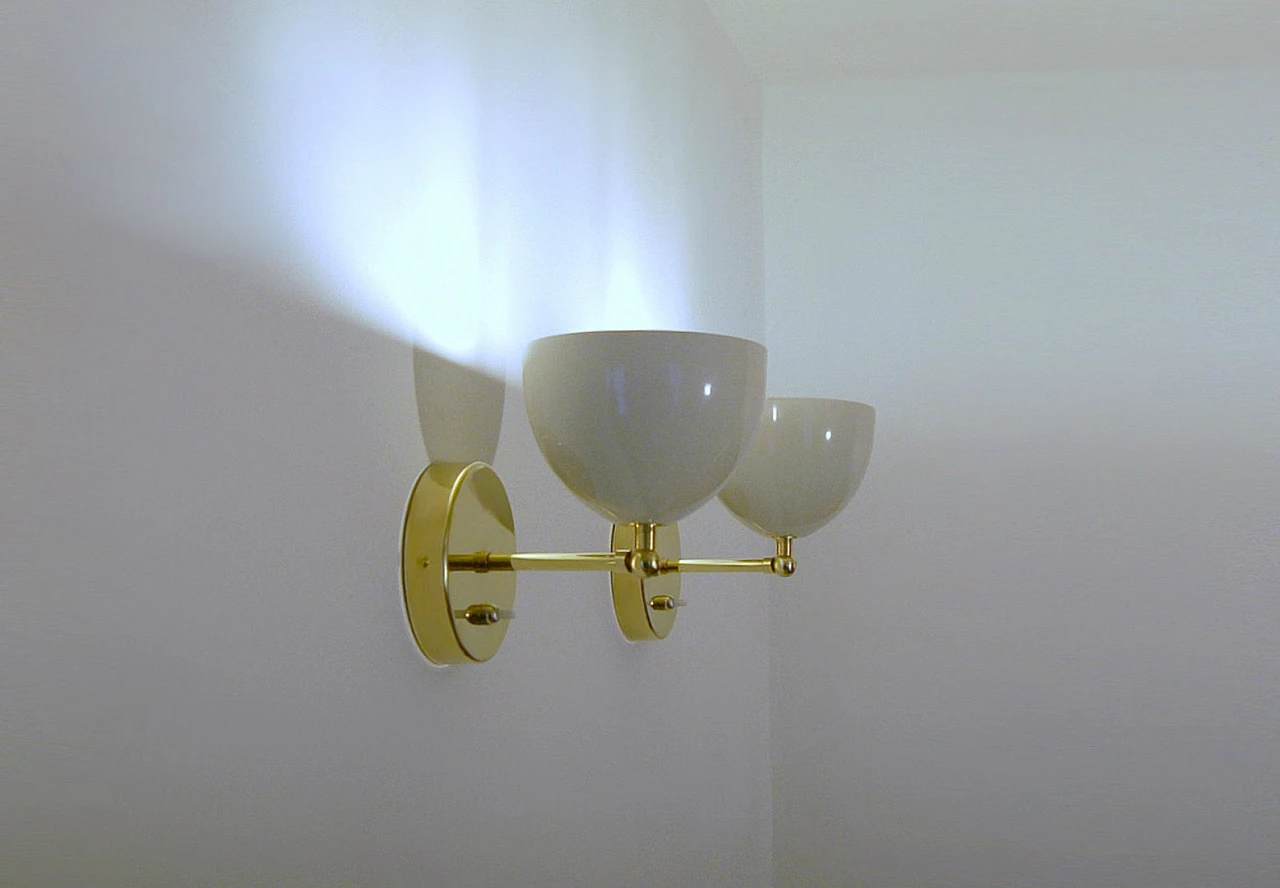 Wall light in brass and lacquered metal 8